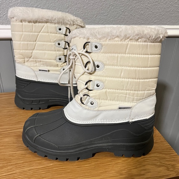 mountain warehouse Shoes - Mountain Warehouse Women’s Cream and Black Quilted Winter Snow Boots